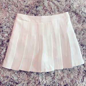 White pleaded skirt